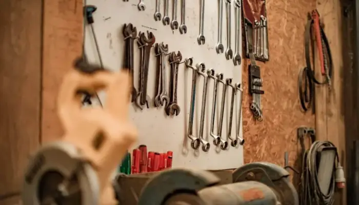 15 Essential Tools for an Auto Mechanic